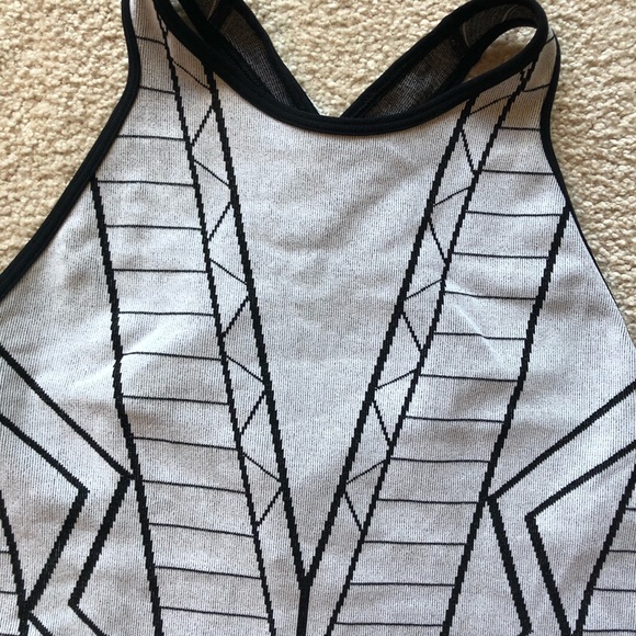 Womens BCBGeneration Black White Pattern Crop Knit Tank Top BCBG Sleeveless M/L - Picture 5 of 11